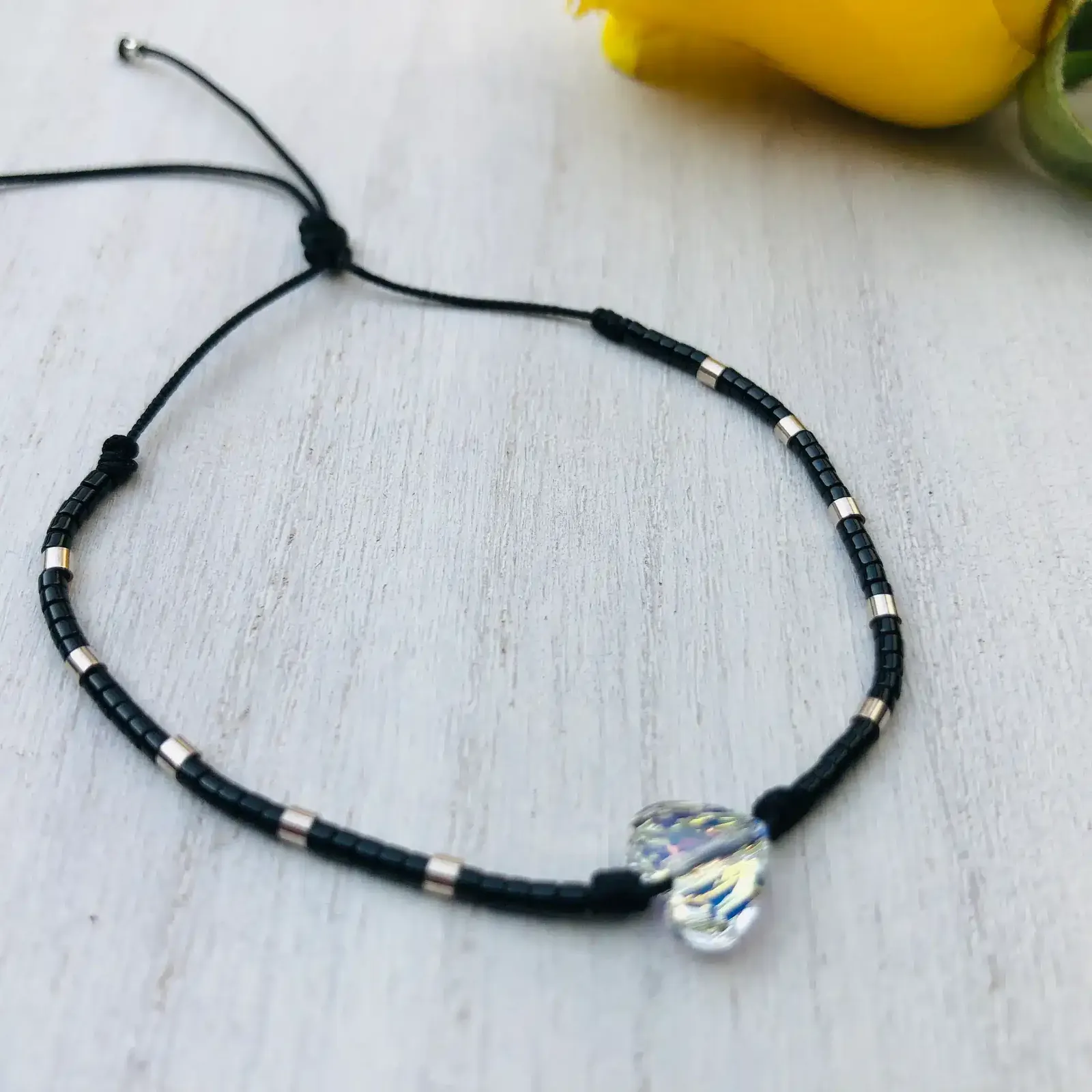 Pulsera negra corazón swarovski
