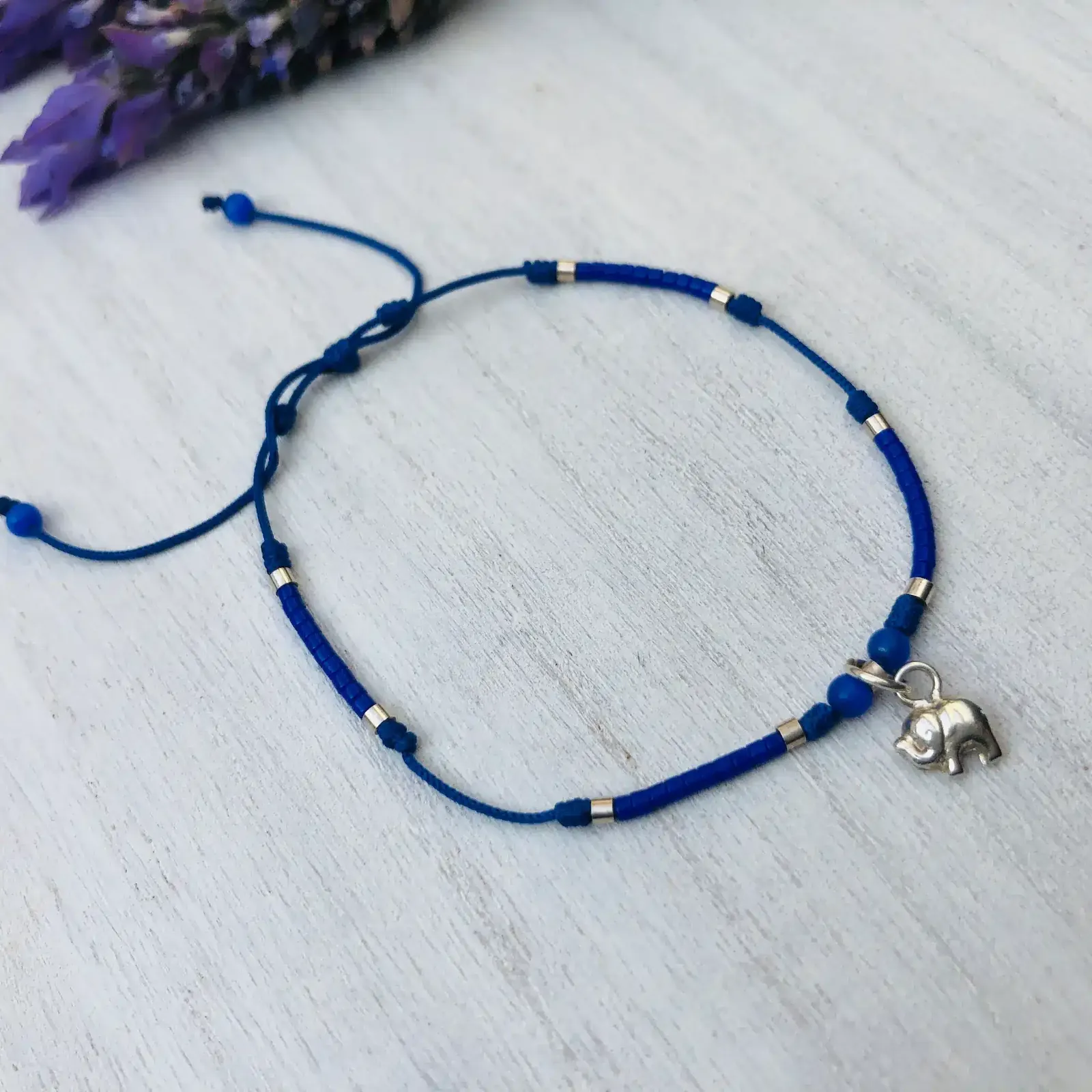 Pulsera de hilo y colgante de elefante de plata 925