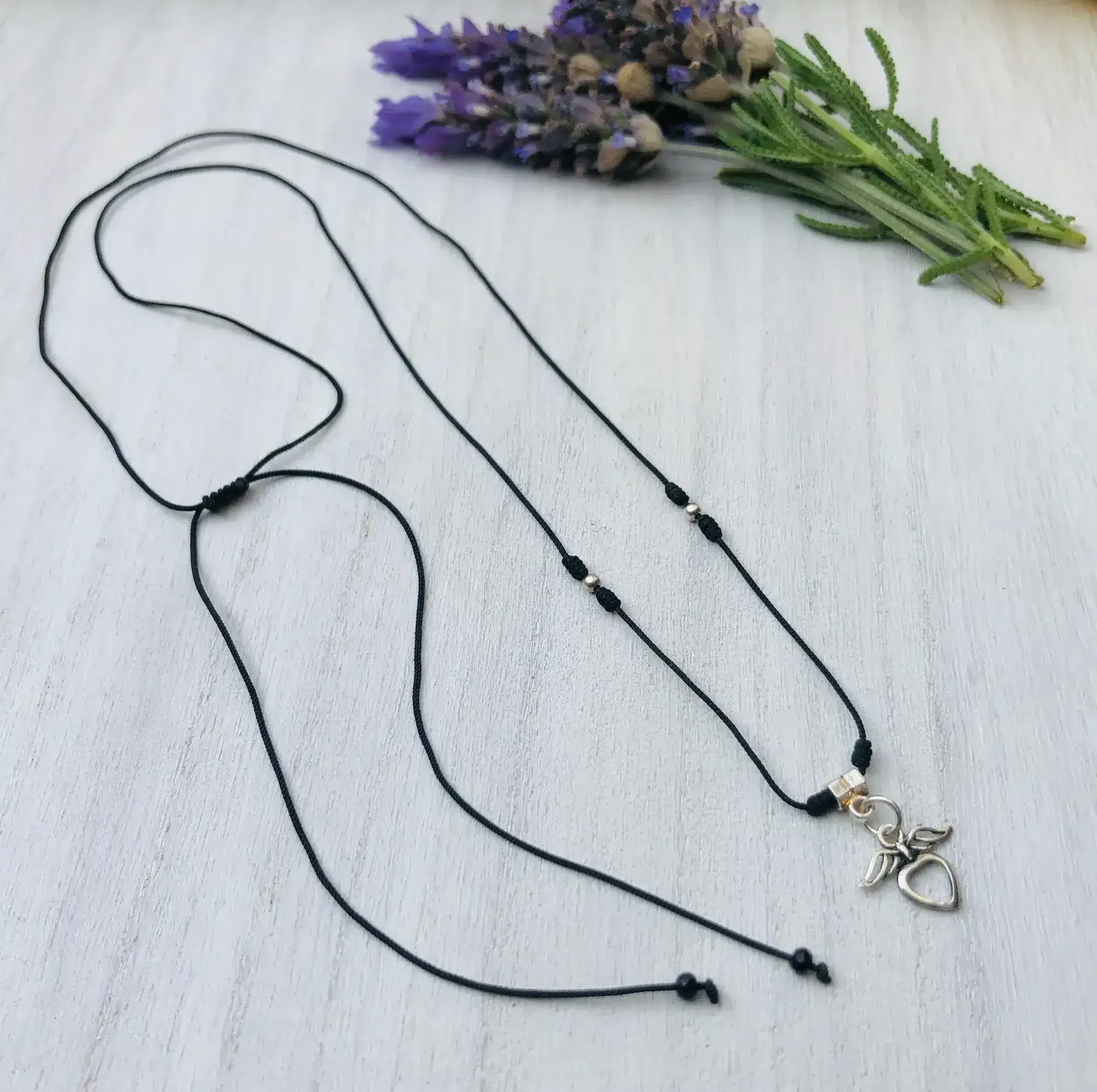 Collar de hilo negro y plata 925