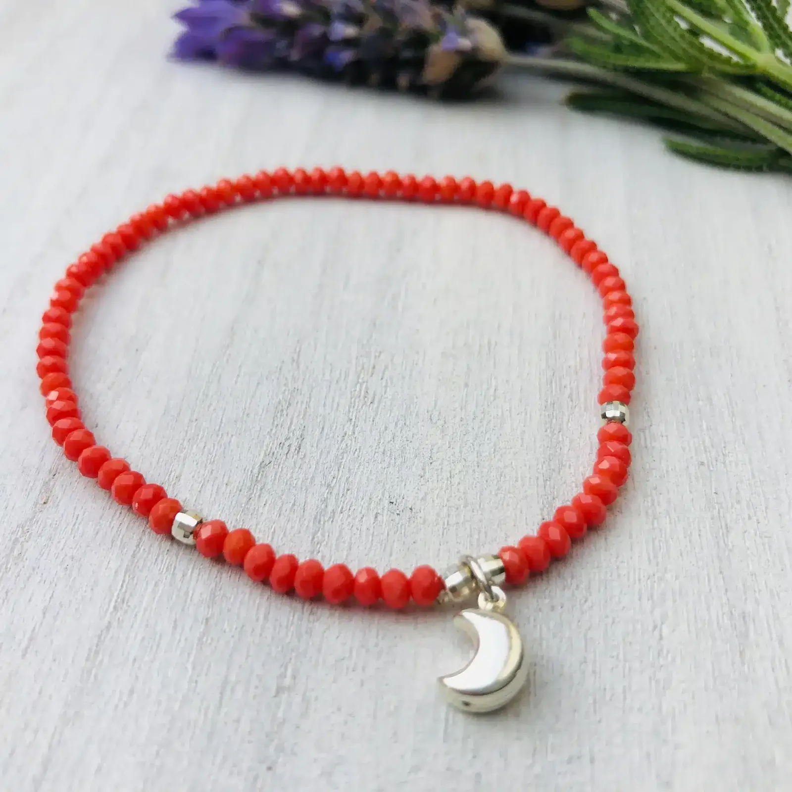 Pulsera cristales naranjos con luna y bolitas de plata 925
