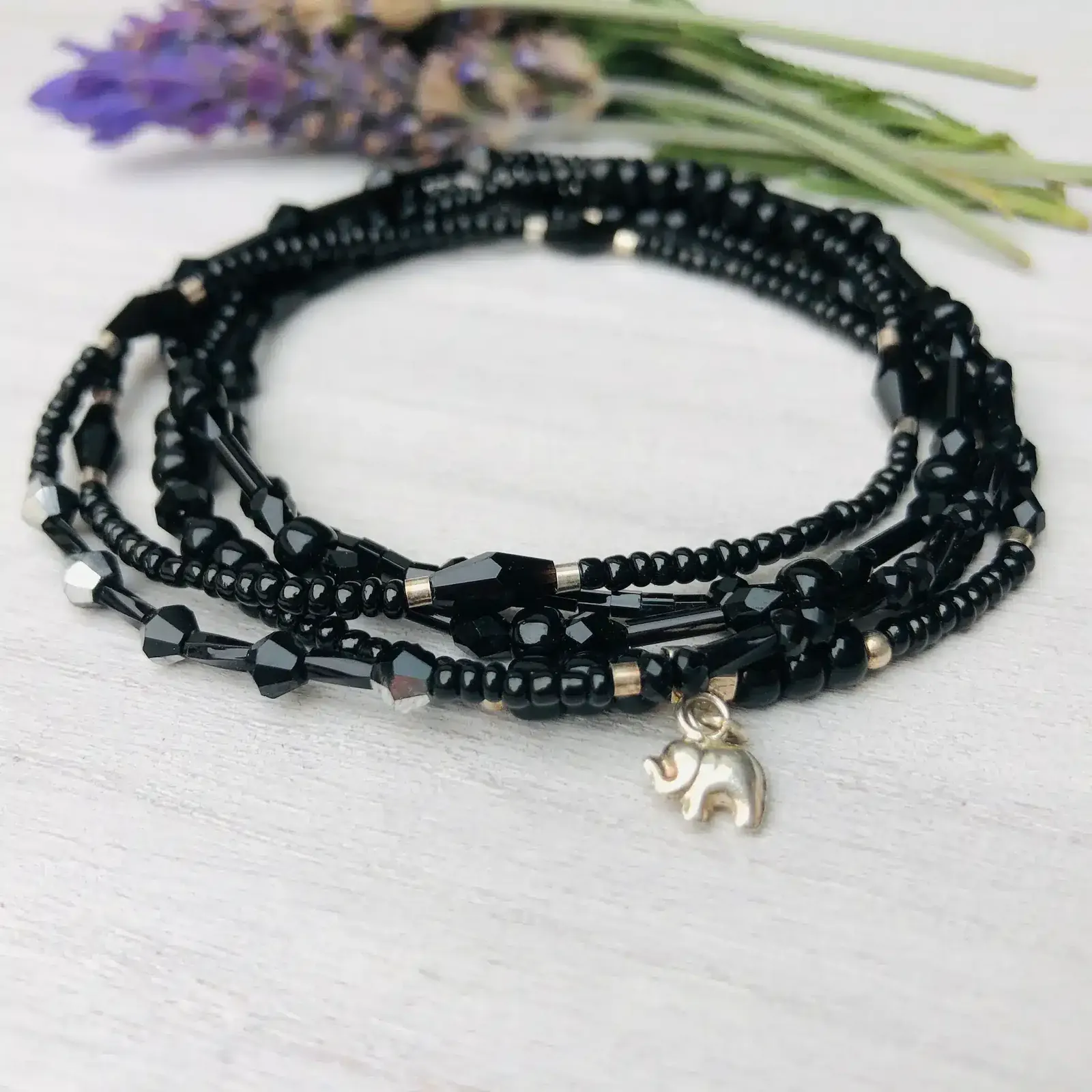 Pulsera elasticada mostacillas y plata 925