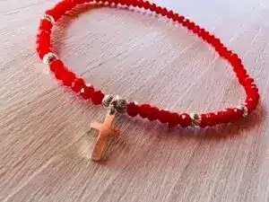 Pulsera cristales rojos elasticada y colgante cruz de plata 925 y detalles de plata